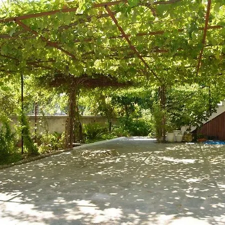 Apartament Allou Garden House *
